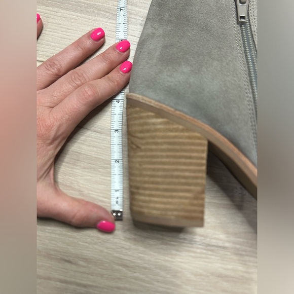 Jeffery Campbell taupe grey suede Booties 7.5 comfortable and cute - Picture 5 of 10